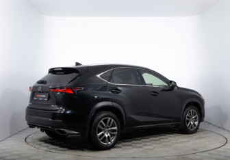 Подержанный автомобиль Lexus NX 2018 года (5 фото)