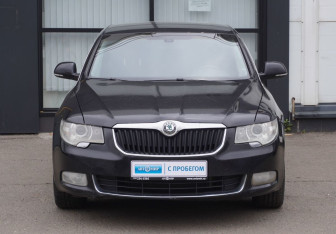 Подержанный автомобиль Skoda Superb Liftback 2013 года (2 фото)