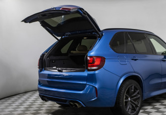Подержанный автомобиль BMW X5 M 2016 года (19 фото)