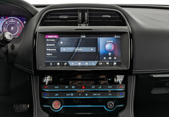 Подержанный автомобиль Jaguar F-Pace 2020 года (17 фото)