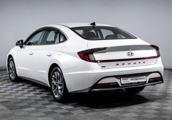Подержанный автомобиль Hyundai Sonata 2021 года (7 фото)