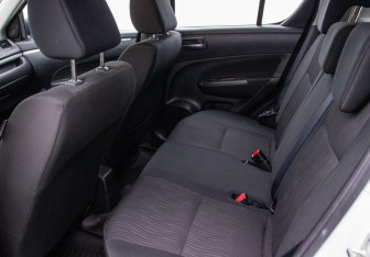 Подержанный автомобиль Suzuki Swift Hatchback 2011 года (11 фото)