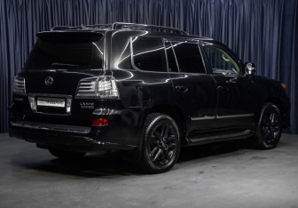 Подержанный автомобиль Lexus LX 2015 года (5 фото)
