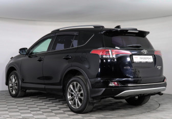 Подержанный автомобиль Toyota RAV4 2018 года (5 фото)