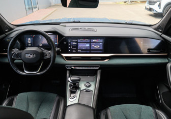 Подержанный автомобиль Geely Monjaro 2024 года (12 фото)