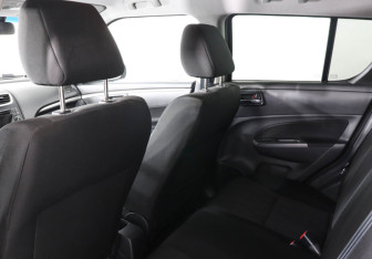 Подержанный автомобиль Suzuki Swift Hatchback 2013 года (12 фото)