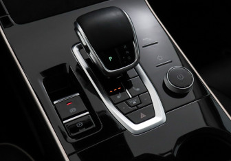 Подержанный автомобиль Omoda C5 2023 года (17 фото)