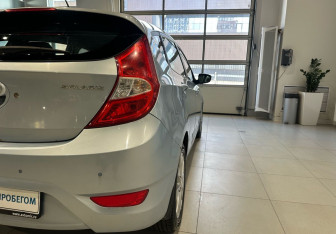 Подержанный автомобиль Hyundai Solaris Hatchback 2012 года (9 фото)