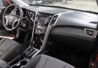 Подержанный автомобиль Hyundai i30 Hatchback 2015 года (11 фото)
