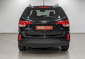 Подержанный автомобиль Kia Sorento 2014 года (6 фото)