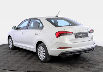 Подержанный автомобиль Skoda Rapid Liftback 2021 года (7 фото)