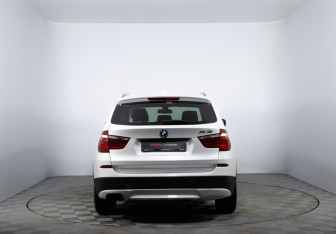 Подержанный автомобиль BMW X3 2011 года (6 фото)