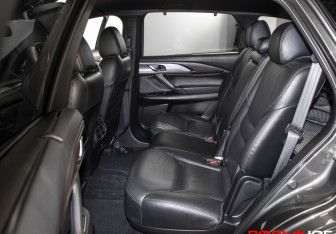 Подержанный автомобиль Mazda CX-9 2018 года (10 фото)