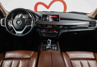 Подержанный автомобиль BMW X5 2014 года (8 фото)