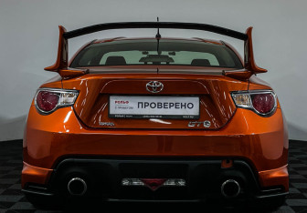 Подержанный автомобиль Toyota GT86 2012 года (21 фото)