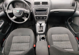 Подержанный автомобиль Skoda Octavia Liftback 2013 года (10 фото)