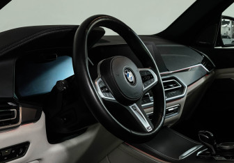 Подержанный автомобиль BMW X5 2022 года (11 фото)