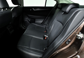 Подержанный автомобиль Subaru Legacy Sedan 2019 года (12 фото)
