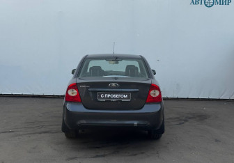 Подержанный автомобиль Ford Focus Sedan 2010 года (7 фото)