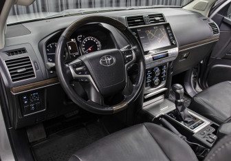 Подержанный автомобиль Toyota Land Cruiser Prado 2021 года (16 фото)