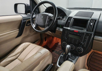 Подержанный автомобиль Land Rover Freelander 2012 года (10 фото)