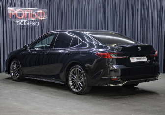 Подержанный автомобиль Toyota Camry Sedan 2025 года (7 фото)