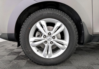 Подержанный автомобиль Hyundai ix35 2012 года (18 фото)