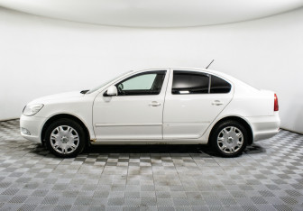 Подержанный автомобиль Skoda Octavia Liftback 2012 года (8 фото)