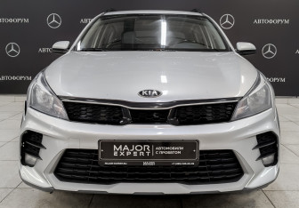 Подержанный автомобиль Kia Rio Hatchback 2021 года (2 фото)