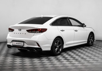 Подержанный автомобиль Hyundai Sonata 2017 года (5 фото)