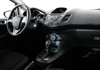 Подержанный автомобиль Ford Fiesta Sedan 2017 года (5 фото)