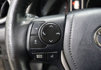 Подержанный автомобиль Toyota RAV4 2018 года (15 фото)