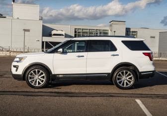 Подержанный автомобиль Ford Explorer 2018 года (8 фото)