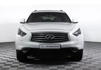 Подержанный автомобиль Infiniti QX70 2015 года (2 фото)
