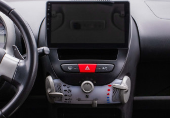 Подержанный автомобиль Peugeot 107 2012 года (14 фото)