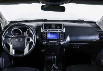 Подержанный автомобиль Toyota Land Cruiser Prado 2013 года (17 фото)