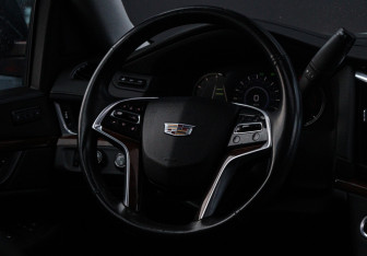 Подержанный автомобиль Cadillac Escalade Suv 2018 года (16 фото)