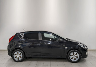 Подержанный автомобиль Hyundai Solaris Hatchback 2014 года (4 фото)