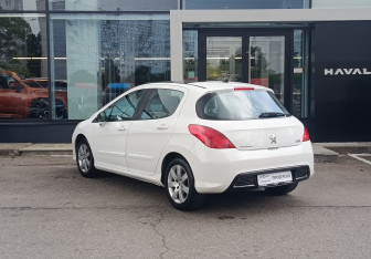 Подержанный автомобиль Peugeot 308 Hatchback 2011 года (7 фото)