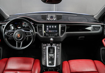Подержанный автомобиль Porsche Macan 2017 года (17 фото)