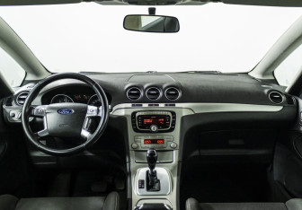 Подержанный автомобиль Ford S-MAX 2010 года (13 фото)