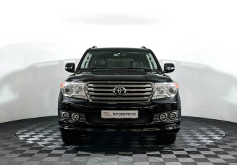 Подержанный автомобиль Toyota Land Cruiser Suv 2013 года (2 фото)