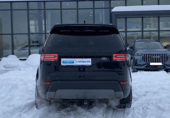 Подержанный автомобиль Land Rover Discovery 2017 года (6 фото)