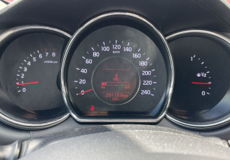 Подержанный автомобиль Kia Ceed Hatchback 2013 года (19 фото)