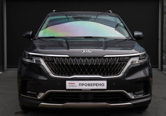 Подержанный автомобиль Kia Carnival 2020 года (2 фото)