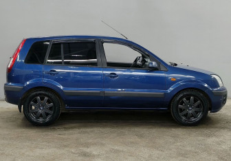 Подержанный автомобиль Ford Fusion 2007 года (4 фото)