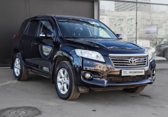 Подержанный автомобиль Toyota RAV4 2010 года (3 фото)