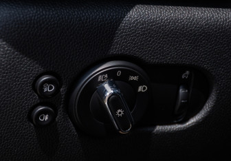 Подержанный автомобиль MINI Hatch 2021 года (16 фото)