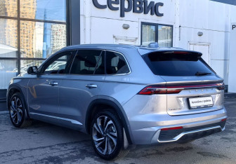 Подержанный автомобиль Geely Monjaro 2023 года (7 фото)