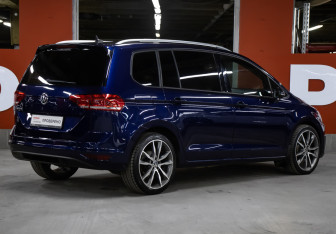 Подержанный автомобиль Volkswagen Touran 2019 года (5 фото)
